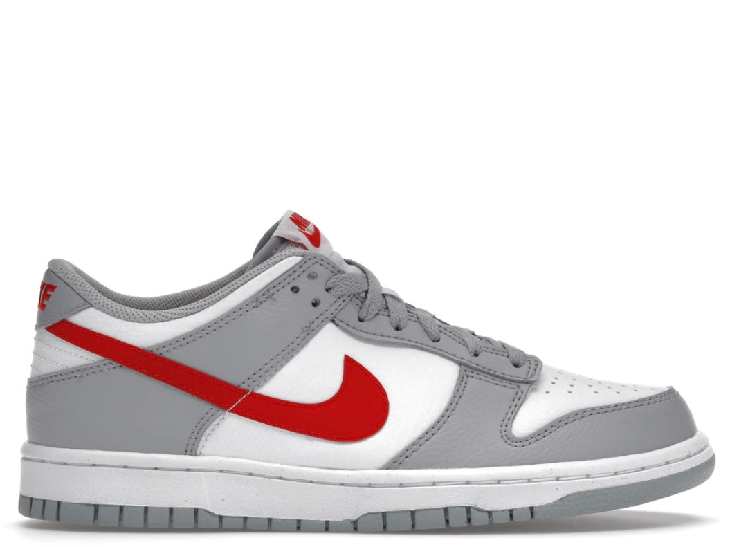 grey and red dunk
