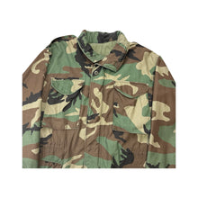 Load image into Gallery viewer, Vintage Military Cold Weather Camo Coat - L
