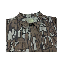 Load image into Gallery viewer, Vintage Camo Jacket - L
