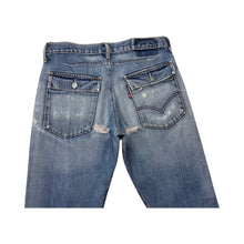 Load image into Gallery viewer, Vintage Levi&#39;s Jeans - 32 x 33
