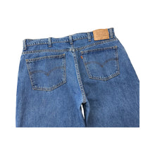 Load image into Gallery viewer, Vintage Levi's 604 Jeans - 40 x 32
