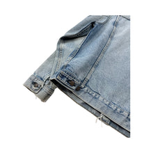Load image into Gallery viewer, Vintage Levi’s Type 3 Denim Jacket - M

