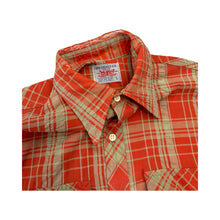 Load image into Gallery viewer, Vintage Levi&#39;s Button Up Shirt - L
