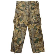 Load image into Gallery viewer, Vintage Realtree Camo Pants - 40 x 30

