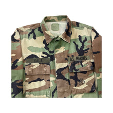 Load image into Gallery viewer, Vintage Camo Jacket - L
