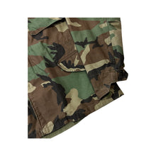 Load image into Gallery viewer, Vintage Military Cold Weather Camo Coat - L

