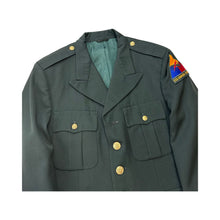 Load image into Gallery viewer, Vintage USA Armor Center Jacket - L
