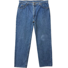 Load image into Gallery viewer, Vintage Levi's 604 Jeans - 40 x 32
