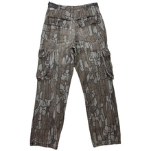 Load image into Gallery viewer, Vintage Realtree Pants - 30 x 31
