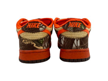 Load image into Gallery viewer, 2004 Nike SB Dunk Low x Reese Forbes ‘Hunter&#39; (Pre-Loved)
