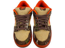Load image into Gallery viewer, 2004 Nike SB Dunk Low x Reese Forbes ‘Hunter&#39; (Pre-Loved)

